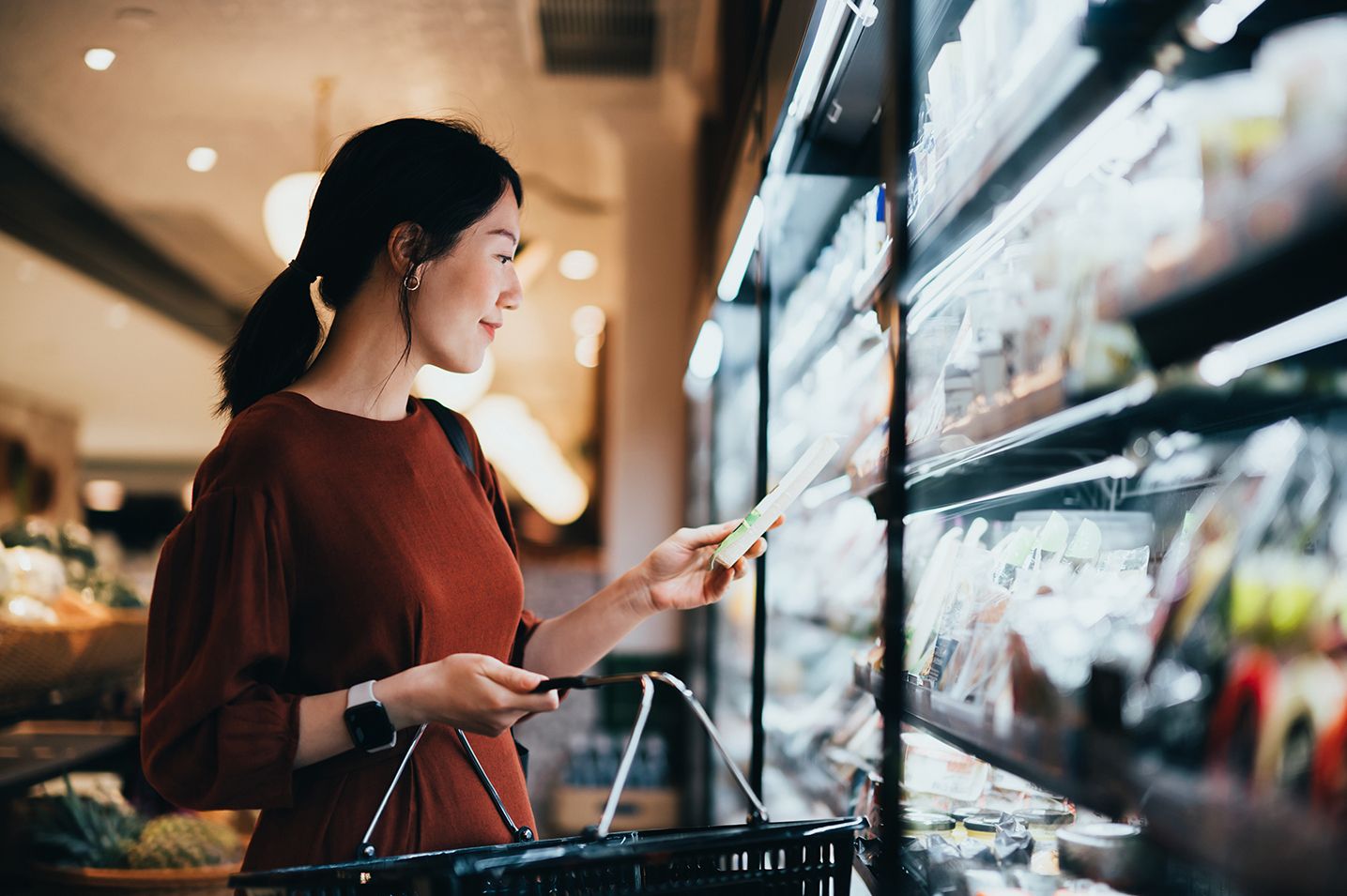 image of lady in grocery store